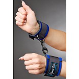 <strong>Наручники</strong> <br />
Наручники выполненные из современного материала - мягкого пенистого неопрена, ламинированного шелковистым спандексом, (относятся к классу Soft-bondage), прекрасный аксессуар для начинающих. <div class="charTableblock"><div><span>Материал</span>: текстиль</div><div><span>Цвет</span>: черный; другой</div><div><span>Производитель</span>: Sitabella, Россия</div></div> Наручники
Наручники выполненные из современного материала - мягкого пенистого неопрена, ламинированного шелковистым спандексом, (относятся к классу Soft-bondage), прекрасный аксессуар для начинающих.