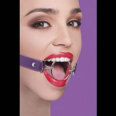<strong>Расширяющий кляп Ring Gag XL с фиолетовыми ремешками</strong> <br />
Кляп в виде открытого кольца на фиолетовом ремне, изготовленном из качественной кожи с элегантной строчкой.<div class="charTableblock"><div><span>Тип</span>: рамка (кольцо)</div><div><span>Цвет</span>: другой</div><div><span>Производитель</span>: OUCH by Shots Media BV, Нидерланды</div></div> Расширяющий кляп Ring Gag XL с фиолетовыми ремешками
Кляп в виде открытого кольца на фиолетовом ремне, изготовленном из качественной кожи с элегантной строчкой.