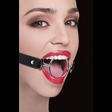 <strong>Расширяющий кляп Ring Gag XL с чёрными ремешками</strong> <br />
Кляп в виде открытого кольца на черном ремне, изготовленном из качественной кожи с элегантной строчкой.<div class="charTableblock"><div><span>Тип</span>: рамка (кольцо)</div><div><span>Цвет</span>: черный</div><div><span>Производитель</span>: OUCH by Shots Media BV, Нидерланды</div></div> Расширяющий кляп Ring Gag XL с чёрными ремешками
Кляп в виде открытого кольца на черном ремне, изготовленном из качественной кожи с элегантной строчкой.