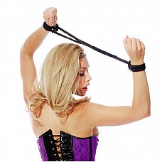 <strong>Черная шелковая веревка FF LOVE CUFFS BLACK</strong> <br />
Шелковые бондажные наручники - идеальный аксессуар как для новичков, так и ценителей БДСМ. Очень мягкие, не травмируют и не натирают в момент использования. Просто обхватите запястья или лодыжки веревкой, затяните крепеж-тюльпан и Вы узнаете кто главный.
<div class="charTableblock"><div><span>Длина</span>: менее 4 м.</div><div><span>Цвет</span>: черный</div><div><span>Тип</span>: веревка</div><div><span>Производитель</span>: PipeDream, США</div></div> Черная шелковая веревка FF LOVE CUFFS BLACK
Шелковые бондажные наручники - идеальный аксессуар как для новичков, так и ценителей БДСМ. Очень мягкие, не травмируют и не натирают в момент использования. Просто обхватите запястья или лодыжки веревкой, затяните крепеж-тюльпан и Вы узнаете кто главный.