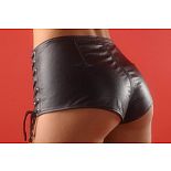 <strong>Кожаные шорты со шнуровкой</strong> <br />
Одежда в стиле БДСМ способна создать особое настроение и разнообразить сексуальную жизнь. <div class="charTableblock"><div><span>Размер</span>: M (44-46); L (46-48)</div><div><span>Цвет</span>: черный</div><div><span>Производитель</span>: Подиум, Россия</div><div><span>В наличии</span>: M-L, черный</div></div> Кожаные шорты со шнуровкой 
Одежда в стиле БДСМ способна создать особое настроение и разнообразить сексуальную жизнь.