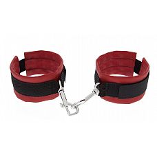 Красно-чёрные полиуретановые наручники Luxurious Handcuffs 
Красно-чёрные полиуретановые наручники Luxurious Handcuffs.