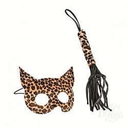        Passion Play Kitty Kat Mask   Whip